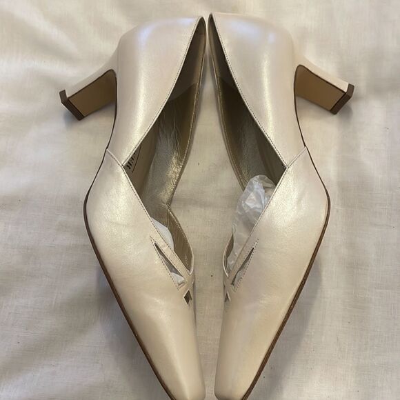 PETER KAISER PEARLY BONE COLORED PUMPS. NEW - Picture 2 of 9